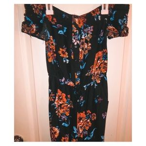 Off-The-Shoulder Flower Printed Romper/Jumpsuit.